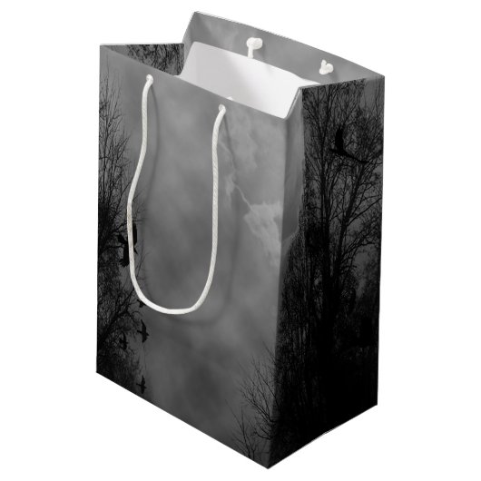 Haunted Halloween Sky met Ravens Party Favor Box Medium Cadeauzakje (Achterkant Gekanteld)