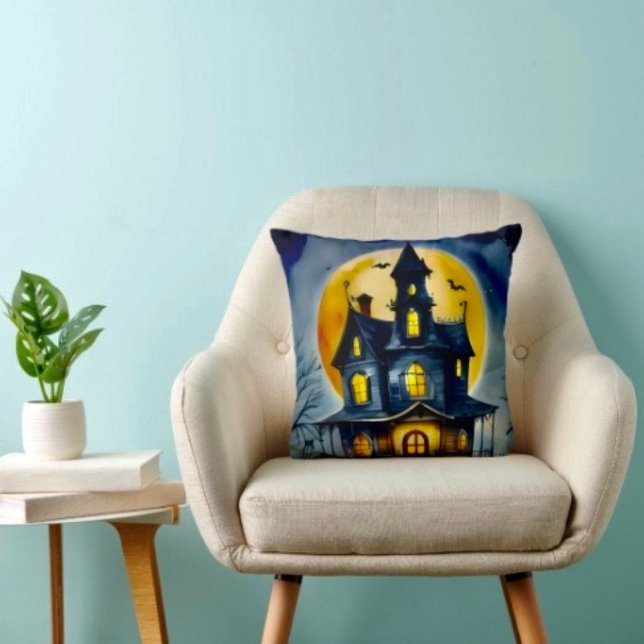 Haunted Hollow & Maan  Kussen (Throw Pillow 100% polyester heavyweight stretch material. Hidden zipper Made in the USA.
)