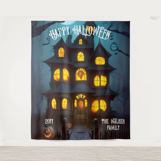 Haunted House Happy Halloween familienaam | Jaar Wandkleed (Voorkant)