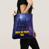 Haunted House op de heuvel Tote Bag (Dichtbij)