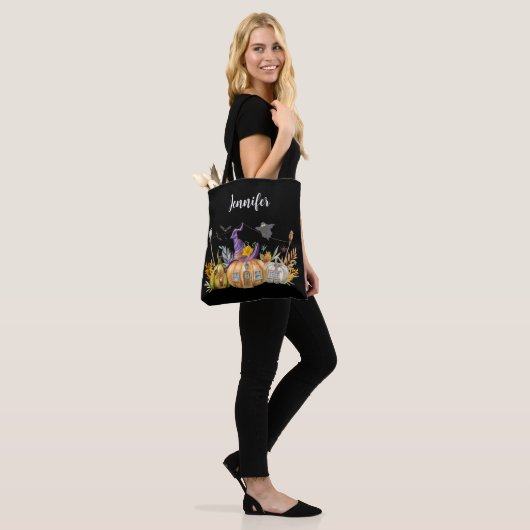 Haunted Pumpkin House met Ghost en Bats Tote Bag (Op model)