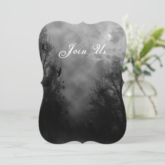 Haunted Sky met Raven Custom Halloween uitnodiging (Staand voorkant)