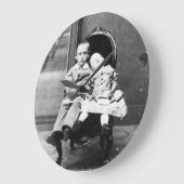 Haunting Vintage Sibling Portrait Grote Klok (Hoek)