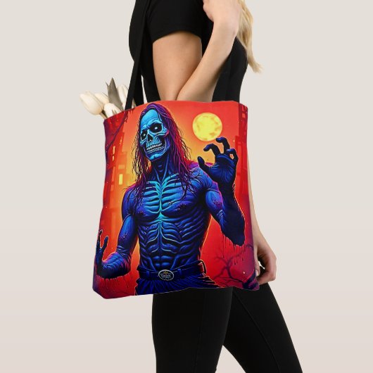Haunting Zombie Demon In Het Stadsontwerp Tote Bag (Dichtbij)