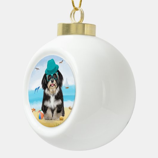 Havanese Dog op strand Keramische Bal Ornament (Rechts)
