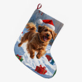 Havanese hardlopend in de sneeuw met kerstmuts grote kerstsok (Voorkant (Hangend))