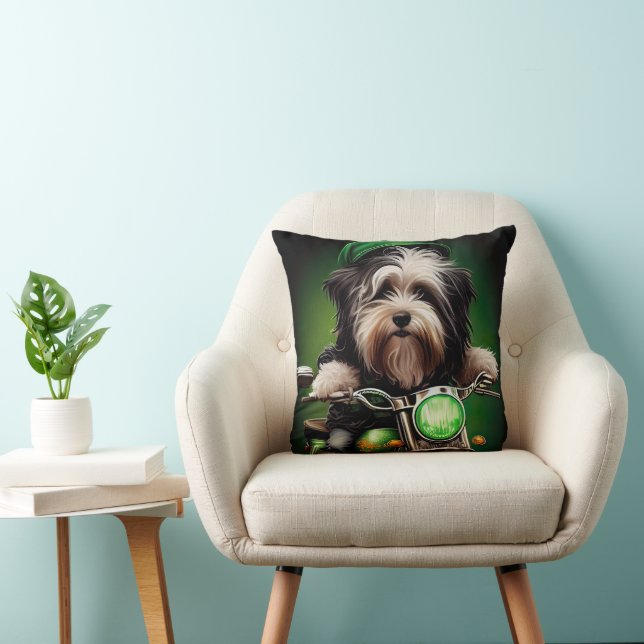 Havanese hond rijdt op fiets St. Patrick's Day Kussen (Stoel)