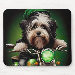 Havanese hond rijdt op fiets St. Patrick's Day Muismat