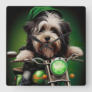 Havanese Hond Rijdt op Fiets St. Patrick's Day Vierkante Klok