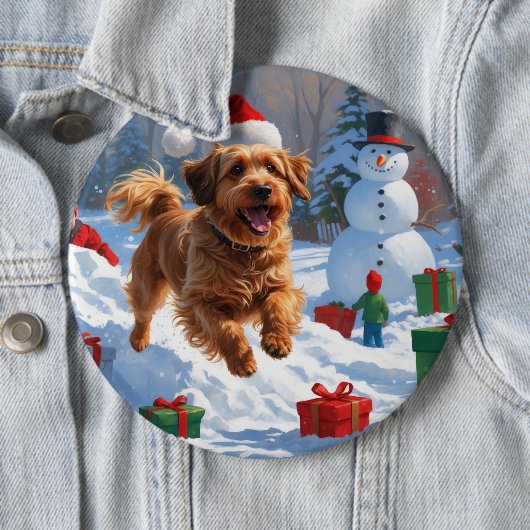 Havanese rent in de sneeuw met kerstmuts ronde button 6,0 cm (In situ)