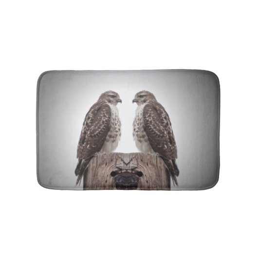 Haviken op een post badmat (Voorkant)