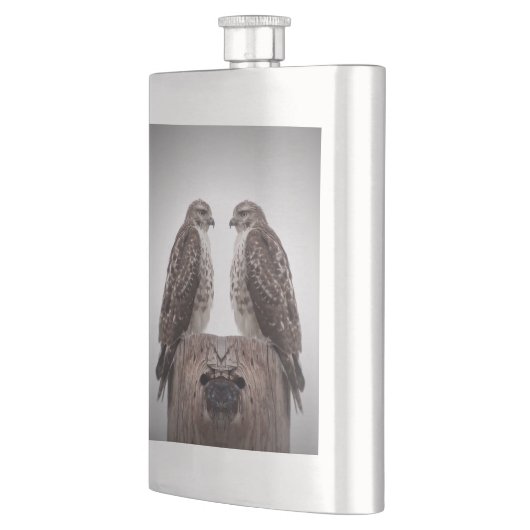 Haviken op een post heupfles (Links)