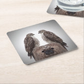 Haviken op een post kartonnen onderzetters (Schuin)