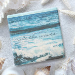 Hawaii Blue Ocean Photo Ride The Waves Quote Bold Stenen Onderzetter<br><div class="desc">"Rij op de golven." Ontspan met je favoriete drankje op dit prachtige levendige onderzetter van fotosteen, terwijl je jezelf herinnert aan de frisse zoutgeur van de oceaanlucht. Rij door de golven en ervaar het dramatische turquoise surf van de Hawaïaanse Stille Oceaan. Maakt een geweldig housewarming cadeau! U kunt dit stenen...</div>
