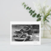 Hawaii - Man die Taro om Poi te maken Briefkaart (Staand voorkant)