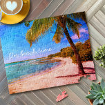 Hawaii Ocean Palm Tree  foto op strandtijd Legpuzzel<br><div class="desc">"Op het strand." Terugspoelen naar herinneringen van luie, tropische stranddagen wanneer je van deze Hawaii-vakantie-funky geniet, retro, kijken, puzzelfoto's van een eenzame palmboom op een zandig, aantrekkelijk strand, met heldere blauwe luiers en water. Maakt een groot cadeau voor iemand speciaal! Komt in een speciale cadeaudoos. U kunt deze puzzel gemakkelijk...</div>