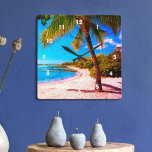 Hawaii palmboom tropisch strand  look foto vierkante klok<br><div class="desc">Terugspoelen naar herinneringen van luie, tropische stranddagen wanneer je kijkt naar deze vakantieretro van Hawaii, uitzien, noodlottige wandklok van een eenzame palmboom op een zandig, aantrekkelijk strand, met heldere, turkooisblauwe luiers en water. Uw keuze uit een rond of vierkant klokgezicht. Maakt een geweldig cadeau voor het huishouden! U kunt deze...</div>