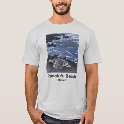 Hawaii Sea Turtle on Black Sand Beach T-Shirt (Voorkant)