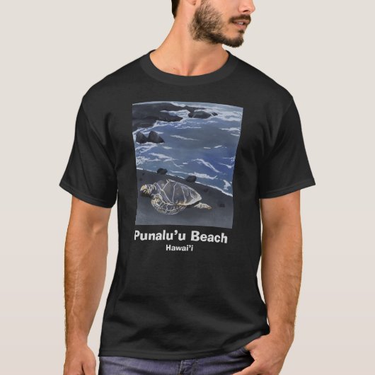 Hawaii Sea Turtle on Black Sand Beach T-Shirt (Voorkant)