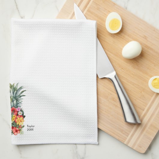 Hawaii Tropische Ananas w / Bloemen, familienaam Theedoek (Quarter Fold)