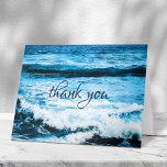 Hawaii tropische blauwe oceaan golven fotoscript bedankkaart<br><div class="desc">"Dank je." Herinner jezelf aan de verse zoutgeur van de oceaanlucht wanneer je deze verbluffende, levendig gekleurde fotoblanco binnenin stuurt, dank je. Ervaar het dramatische turquoise-surf van de Hawaiiaanse Stille Oceaan. Het is een geweldig cadeau voor iemand speciaal! U kunt dit gemakkelijk personaliseren dank u nota van nota plus ik...</div>