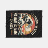 Hawaii Tsunami 2025 Ik overleefde Wave Retro Fleece Deken (Voorkant (Horizontaal))
