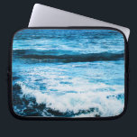 Hawaii turquoise oceaan golven foto tropisch moder laptop sleeve<br><div class="desc">Denk aan de frisse zoutgeur van de oceaanlucht. Ontspan, adem en ervaar de dramatische turquoise golven van de Hawaïaanse Stille Oceaan met deze prachtige, levendige laptophoes voor fotografie. Deze laptophoes is verkrijgbaar in drie formaten: 15, 13 en 10 inch. Maakt een geweldig cadeau voor iemand speciaal! U kunt deze hoes...</div>