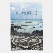 Hawaii zwart zand strandkoraalliefde hartfoto theedoek (Verticaal)