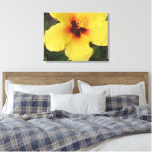 Hawaiian Hibiscus Flower Wrapped Canvas print (Insitu (Slaapkamer))