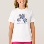 Hawaiian Holly Hanukkah Blue Floral T-shirt<br><div class="desc">Hau'oli Hanukaha is Hawai'ian voor Happy Hanukkah! Deze illustratie laat een tropische interpretatie zien van heilig in Hanukkah-kleuren en subtiele gradiënten. De letters zijn vol met sneeuw voor een extra verrassing. De hoofdafbeelding staat op de voorkant,  terwijl er een kleine maatfiguur op de achterkant van het T-shirt staat.</div>