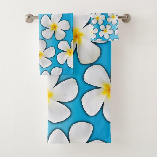 Hawaiian Plumeria Flowers op Blue Bad Handdoek (Insitu)