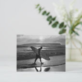 Hawaiian Surfer naar huis, zwart en wit Briefkaart (Staand voorkant)