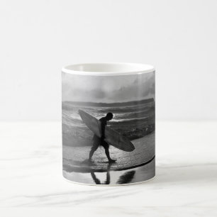 Hawaiian Surfer naar huis, zwart en wit" Koffiemok