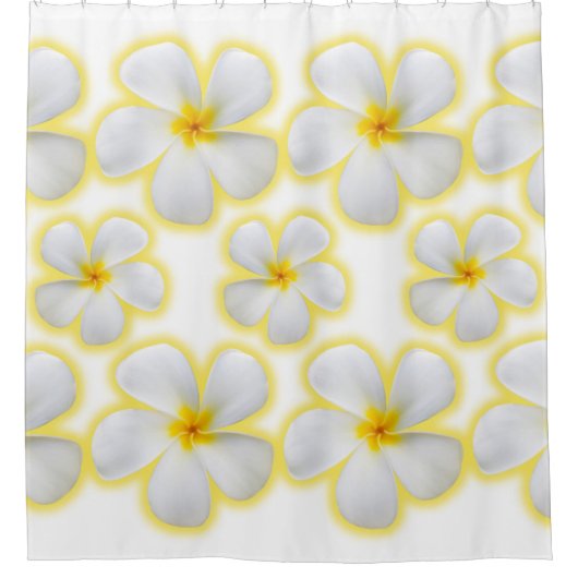 Hawaiian White Plumeria Flowers op White Douchegordijn (Voorkant)