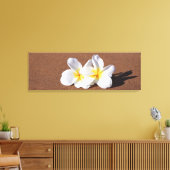 Hawaiian White Plumeria op het strand Canvas Print (Insitu (Woonkamer))