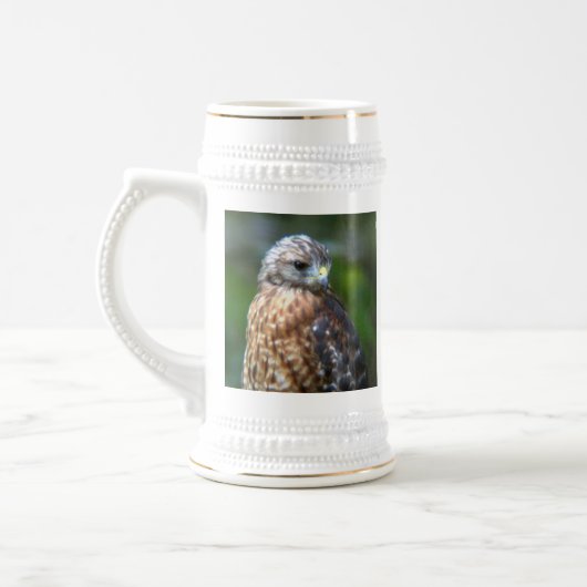 Hawk met roodschouderklopjes bierpul (Links)