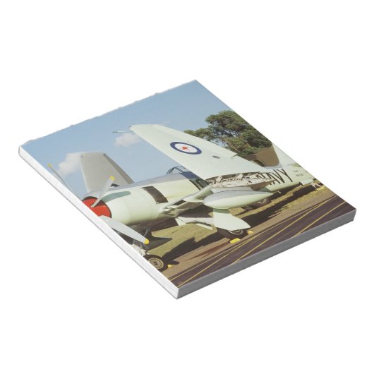 Hawker Zee Fury bij CAF, Minnesota Wing, bij Notitieblok (Schuin)