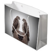 Hawks op een post groot cadeauzakje (Achterkant Gekanteld)