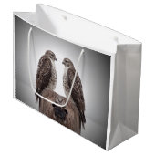 Hawks op een post groot cadeauzakje (Voorkant Gekanteld)