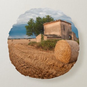 Hay bale in Provence veld Rond Kussen