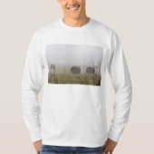 Hay Bales in de mist T-shirt (Voorkant)