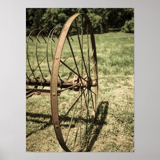 Hay Rake Wheel Aged Poster (Voorkant)