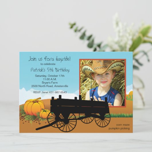 Hay Ride Photo Invitation Kaart (Staand voorkant)