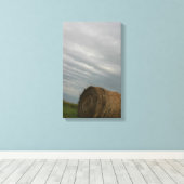 Haystack met stormen wolken boven het boerderij fo canvas afdruk (Insitu (Houten vloer))