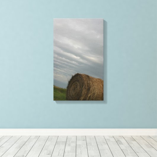 Haystack met stormen wolken boven het boerderij fo canvas afdruk (Insitu (Houten vloer))