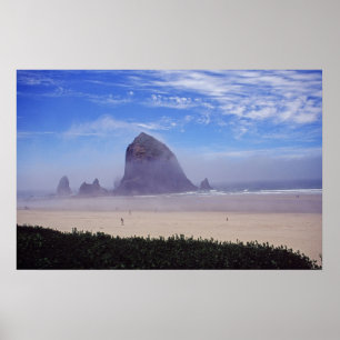 Haystack Rock bij Canon Beach 2 Poster