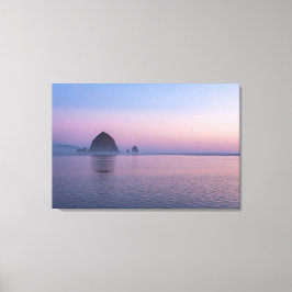 Haystack Rock bij zonsondergang Canvas Afdruk