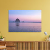 Haystack Rock bij zonsondergang Canvas Afdruk (Insitu (Woonkamer))
