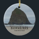 Haystack Rock Cannon Beach Oregon Ornament<br><div class="desc">De mooie Cannon Beach is thuis in deze geweldige rockformatie,  Haystack Rock.</div>