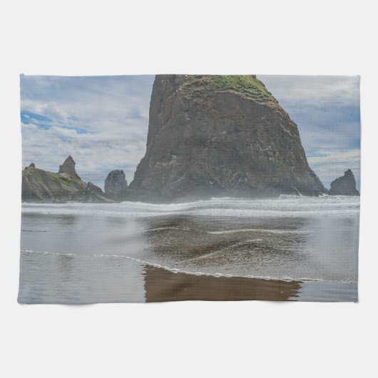 Haystack Rock, Cannon Beach, Oregon Theedoek (Horizontaal)